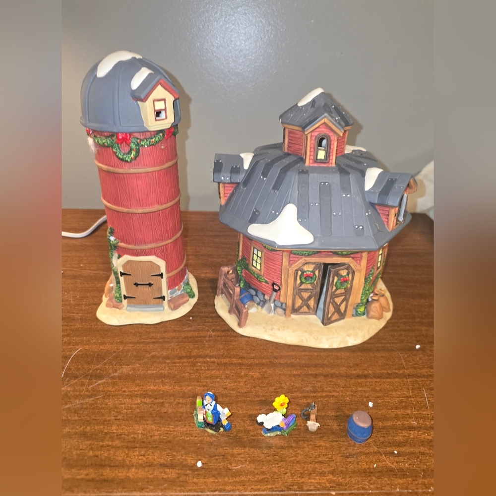 Heartland Valley Village 2004 ROUND BARN AND GRAIN SILO Christmas Village House